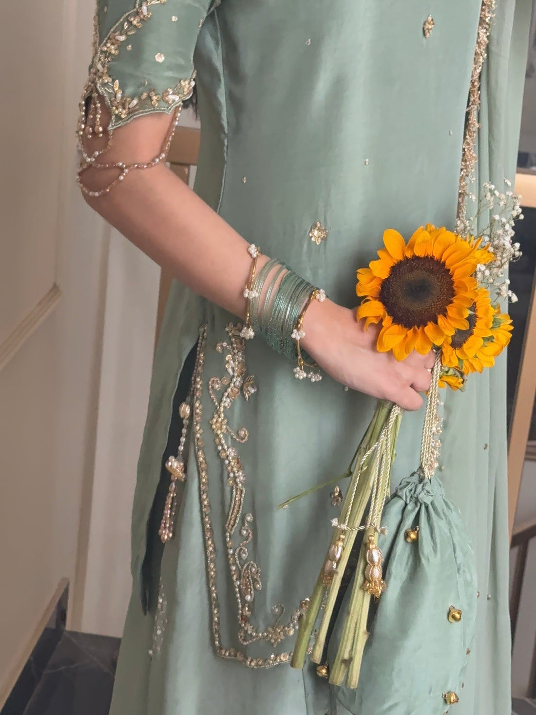 DRESS CODE: MEHNAZ✨