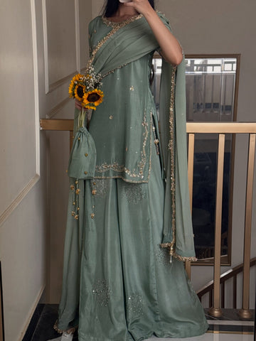 DRESS CODE: MEHNAZ✨