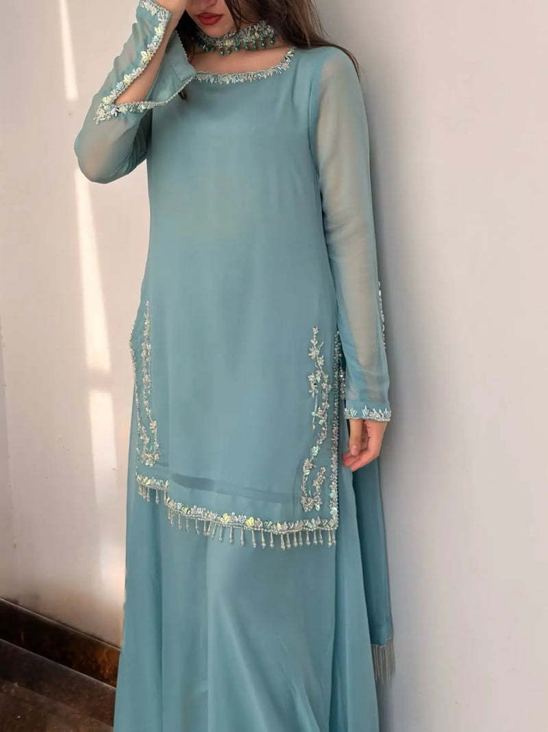 DRESS CODE. ARZU