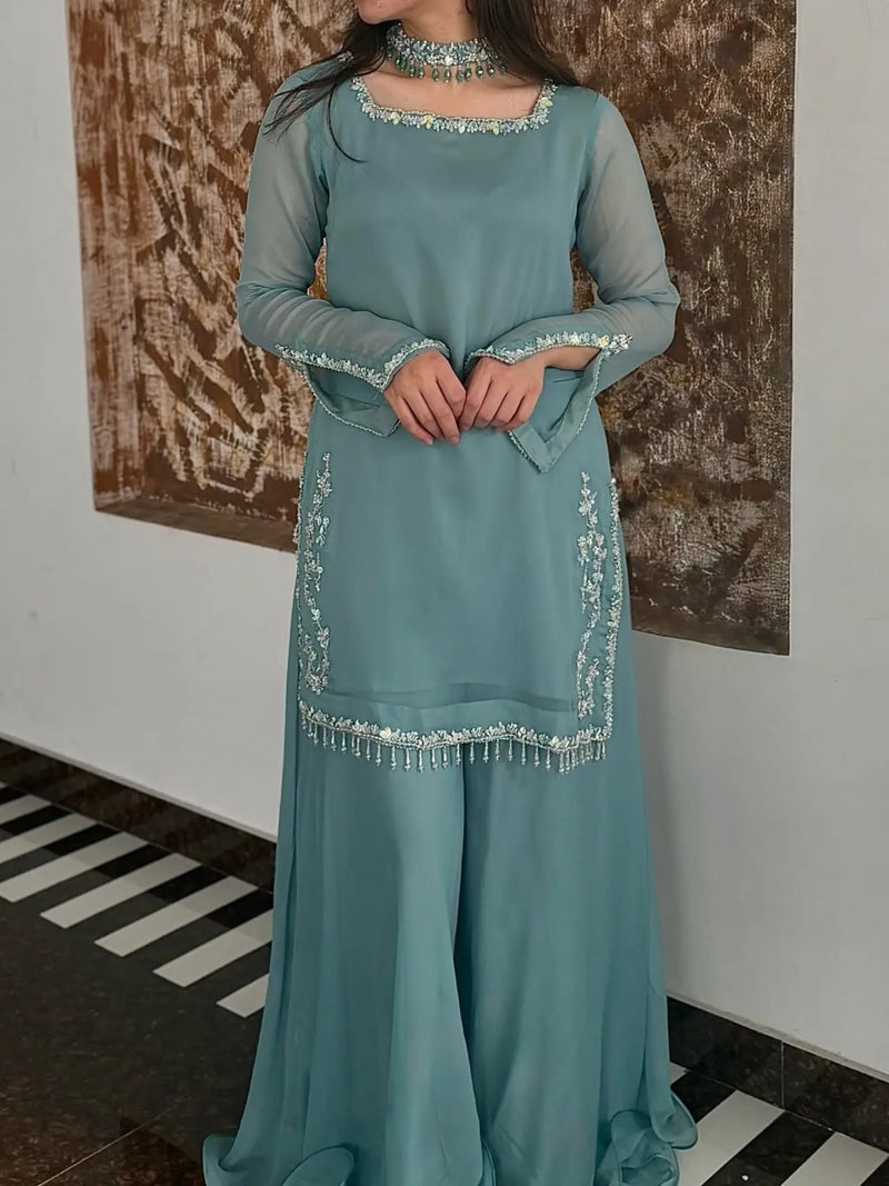 DRESS CODE. ARZU