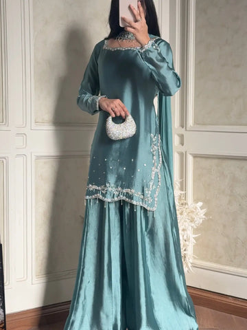 DRESS CODE: ICE BLUE